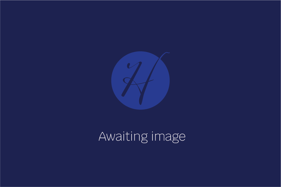 Image of a woman having an injectable treatment